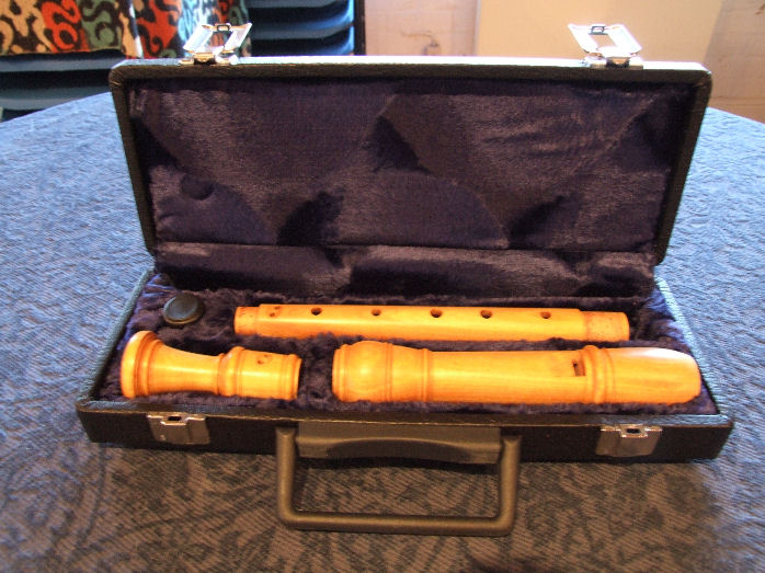 Dolmetsch Satinwood Treble in deluxe case